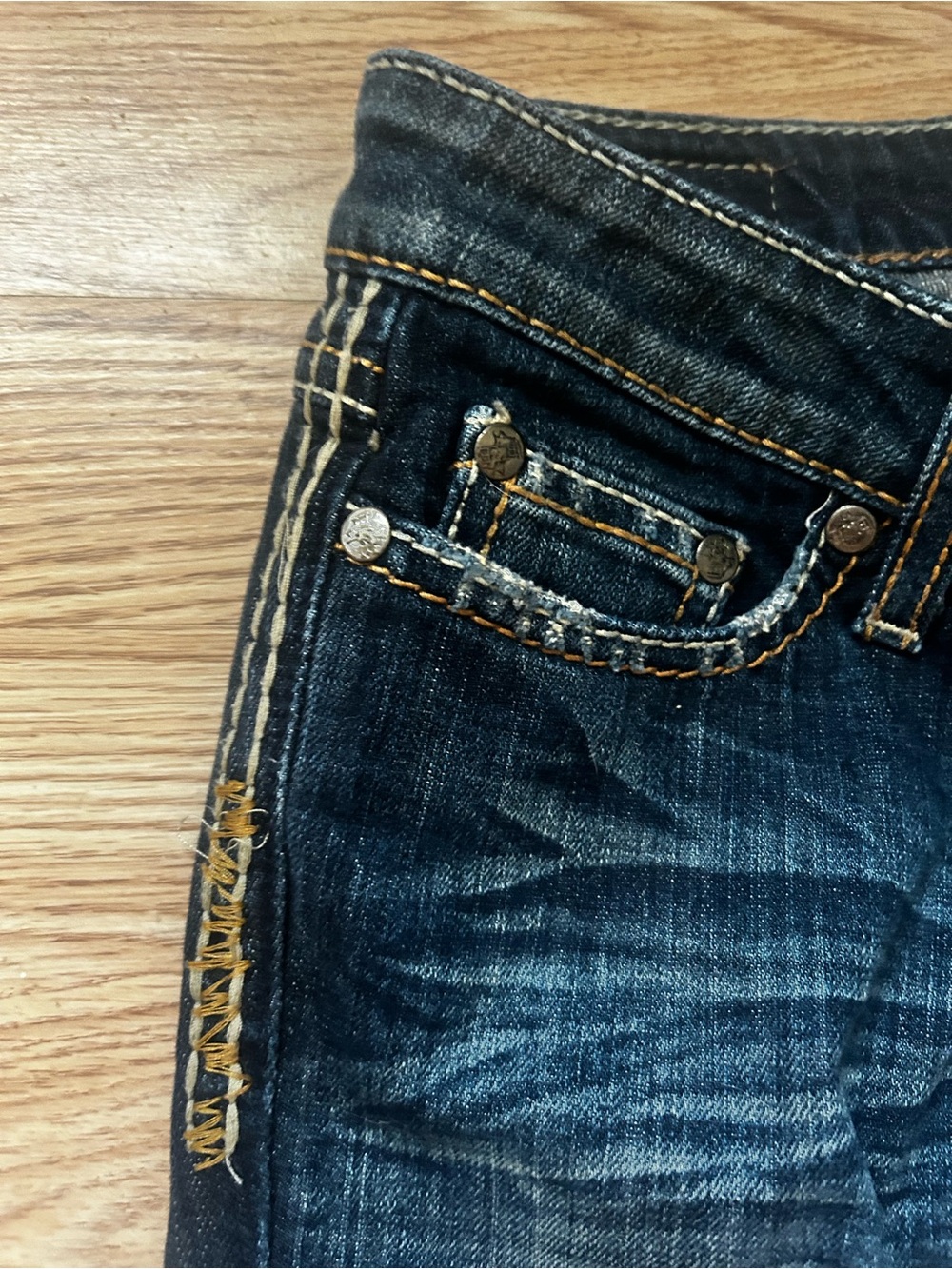 BKE Stella Women’s 25S Dark Wash Bootcut Jeans Distressed Contrast Stitch Y2K - Picture 3 of 7
